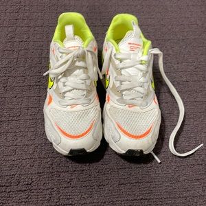 NIKE SNEAKERS